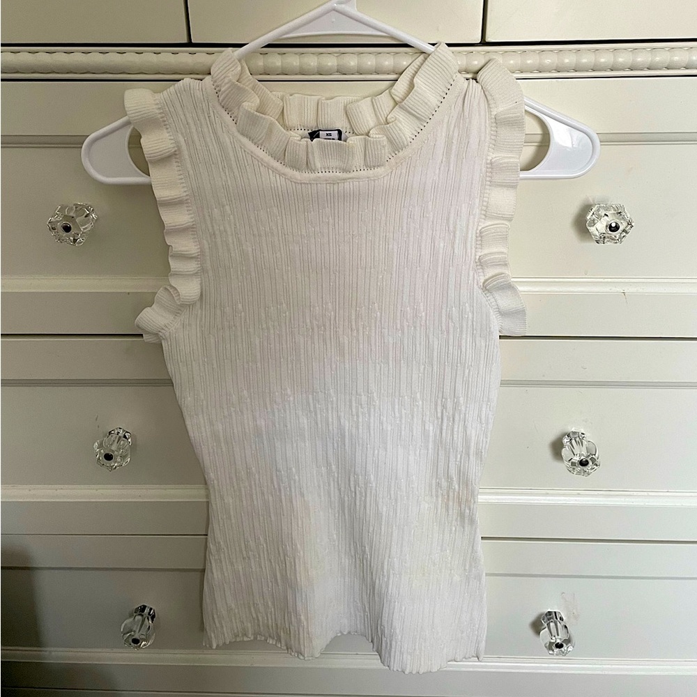 Bohme ruffle neck/sleeve white tank. Size: XS. In amazing condition!